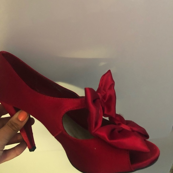 Ann Marino red heels with bows size 10 - Picture 4 of 6